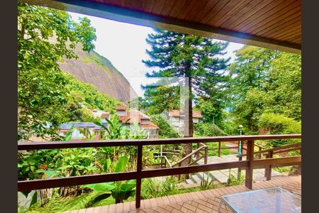 Casa à venda com 1217m², 4 quartos e 4 vagas Casa à venda com 1217m², 4 quartos e 4 vagasVaranda do quarto 1