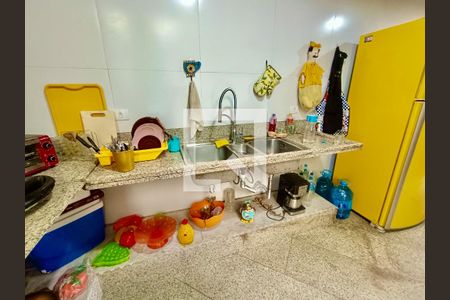 Casa à venda com 1217m², 4 quartos e 4 vagas Casa à venda com 1217m², 4 quartos e 4 vagasCozinha