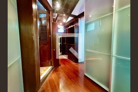 Casa à venda com 1217m², 4 quartos e 4 vagas Casa à venda com 1217m², 4 quartos e 4 vagasBanheiro 3