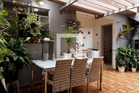 Casa à venda com 151m², 3 quartos e 3 vagas Casa à venda com 151m², 3 quartos e 3 vagasÁrea comum