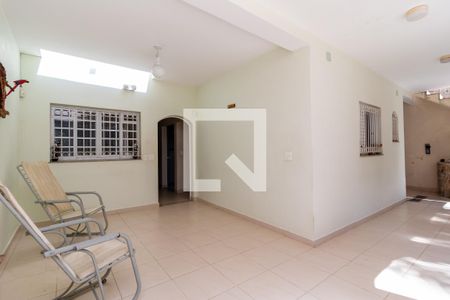 Casa à venda com 300m², 5 quartos e 3 vagasÁrea dos Fundos