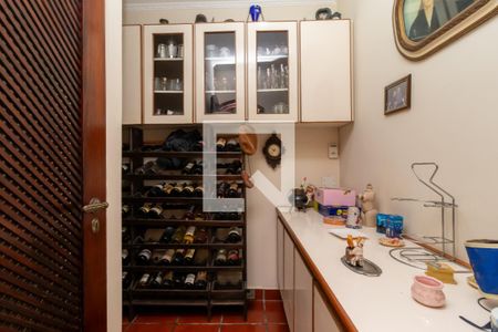 Casa à venda com 300m², 5 quartos e 3 vagasDespensa / Adega