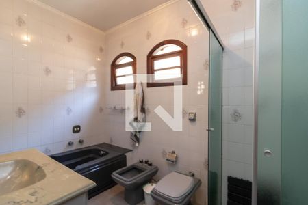 Casa à venda com 300m², 5 quartos e 3 vagasBanheiro da Suíte Principal