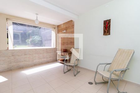 Casa à venda com 300m², 5 quartos e 3 vagasÁrea dos Fundos