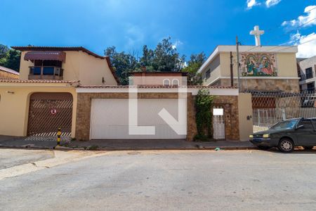 Casa à venda com 300m², 5 quartos e 3 vagasFachada