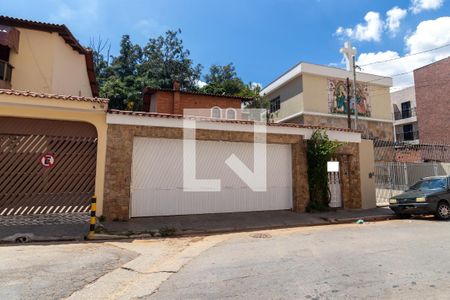 Casa à venda com 300m², 5 quartos e 3 vagasFachada