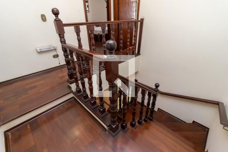 Casa à venda com 300m², 5 quartos e 3 vagasHall dos Quartos - Escada