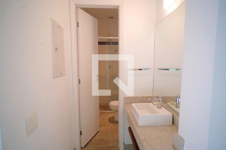 Casa à venda com 360m², 3 quartos e 4 vagasBanheiro do salão 