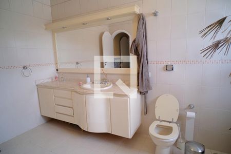 Casa à venda com 360m², 3 quartos e 4 vagasBanheiro da Suíte 2