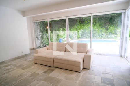 Casa à venda com 360m², 3 quartos e 4 vagasSalão