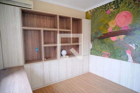 Casa à venda com 360m², 3 quartos e 4 vagasQuarto 2 - Suíte