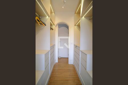 Casa à venda com 360m², 3 quartos e 4 vagasCloset da suíte