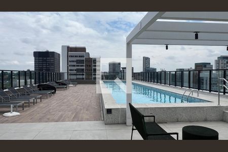 Studio à venda com 28m², 1 quarto e sem vaga Studio à venda com 28m², 1 quarto e sem vagaPiscina