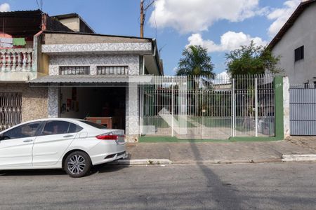 Casa à venda com 300m², 2 quartos e 4 vagas Casa à venda com 300m², 2 quartos e 4 vagasFachada