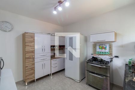 Casa à venda com 300m², 2 quartos e 4 vagas Casa à venda com 300m², 2 quartos e 4 vagasCasa 1 Cozinha