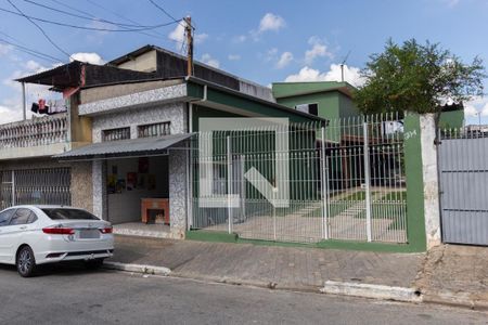Casa à venda com 300m², 2 quartos e 4 vagas Casa à venda com 300m², 2 quartos e 4 vagasFachada