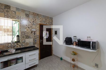 Casa à venda com 300m², 2 quartos e 4 vagas Casa à venda com 300m², 2 quartos e 4 vagasCasa 1 Cozinha