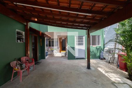 Casa à venda com 300m², 2 quartos e 4 vagas Casa à venda com 300m², 2 quartos e 4 vagasQuintal