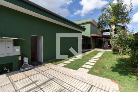 Casa à venda com 300m², 2 quartos e 4 vagas Casa à venda com 300m², 2 quartos e 4 vagasGaragem