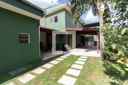 Casa à venda com 300m², 2 quartos e 4 vagas Casa à venda com 300m², 2 quartos e 4 vagasGaragem