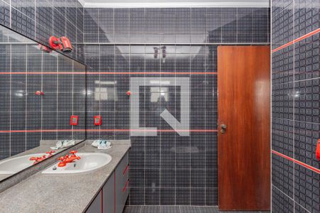 Apartamento à venda com 750m², 4 quartos e 6 vagas Apartamento à venda com 750m², 4 quartos e 6 vagasBanheiro da Suíte 2