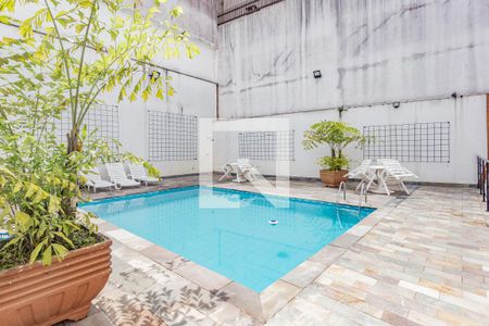 Apartamento à venda com 750m², 4 quartos e 6 vagas Apartamento à venda com 750m², 4 quartos e 6 vagasÁrea comum - Piscina