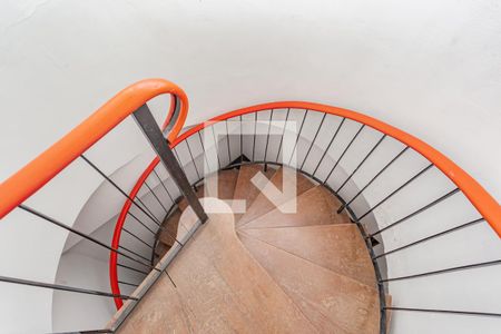 Apartamento à venda com 750m², 4 quartos e 6 vagas Apartamento à venda com 750m², 4 quartos e 6 vagasEscada