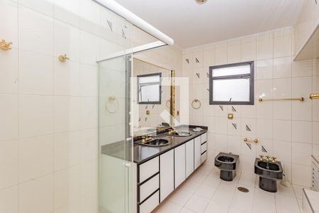 Apartamento à venda com 750m², 4 quartos e 6 vagas Apartamento à venda com 750m², 4 quartos e 6 vagasBanheiro da Suíte 4