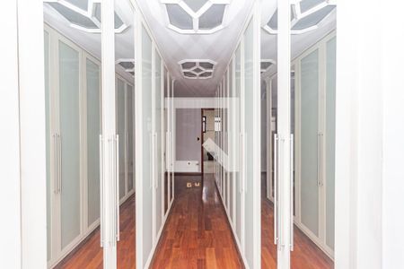 Apartamento à venda com 750m², 4 quartos e 6 vagas Apartamento à venda com 750m², 4 quartos e 6 vagasCloset do quarto 4