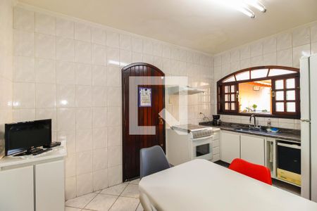 Casa à venda com 180m², 2 quartos e 2 vagas Casa à venda com 180m², 2 quartos e 2 vagasCozinha