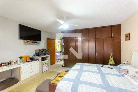 Casa à venda com 240m², 3 quartos e 2 vagas Casa à venda com 240m², 3 quartos e 2 vagasSuíte