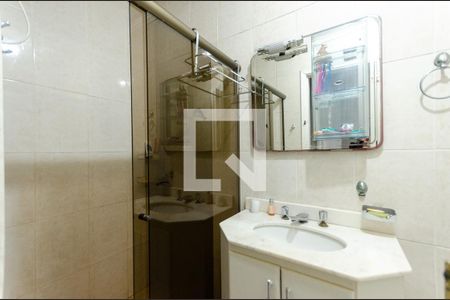 Casa à venda com 240m², 3 quartos e 2 vagas Casa à venda com 240m², 3 quartos e 2 vagasBanheiro