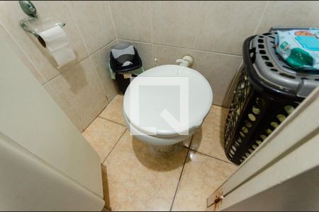 Casa à venda com 240m², 3 quartos e 2 vagas Casa à venda com 240m², 3 quartos e 2 vagasBanheiro