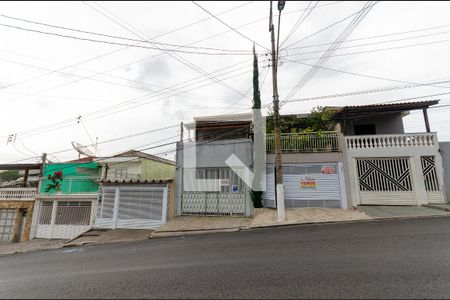 Casa à venda com 240m², 3 quartos e 2 vagas Casa à venda com 240m², 3 quartos e 2 vagasFachada