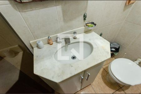 Casa à venda com 240m², 3 quartos e 2 vagas Casa à venda com 240m², 3 quartos e 2 vagasBanheiro