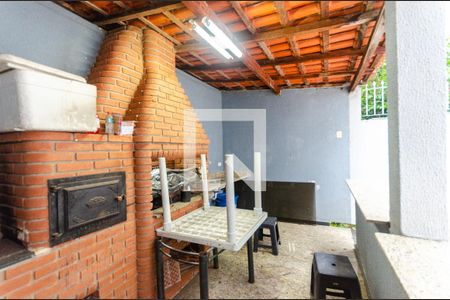 Casa à venda com 240m², 3 quartos e 2 vagas Casa à venda com 240m², 3 quartos e 2 vagasChurrasqueira