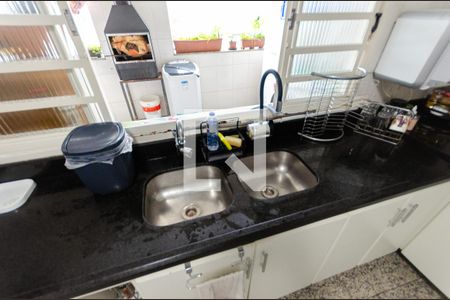 Casa à venda com 240m², 3 quartos e 2 vagas Casa à venda com 240m², 3 quartos e 2 vagasCozinha