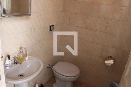 Casa à venda com 108m², 2 quartos e 2 vagasBanheiro 1