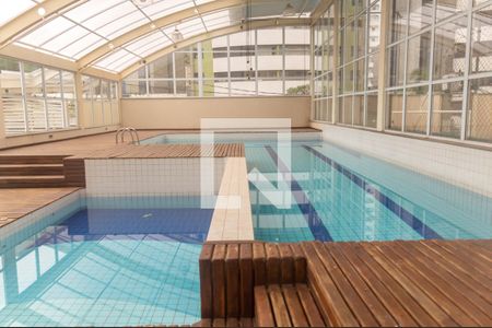 Apartamento à venda com 133m², 2 quartos e 4 vagas Apartamento à venda com 133m², 2 quartos e 4 vagasÁrea comum - Piscina