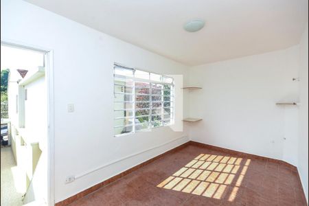 Casa à venda com 172m², 2 quartos e 2 vagas Casa à venda com 172m², 2 quartos e 2 vagasEdícula