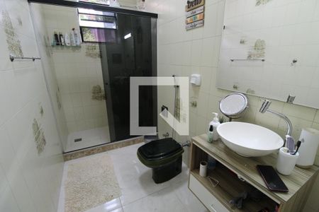 Casa à venda com 260m², 5 quartos e 2 vagasBanheiro do corredor