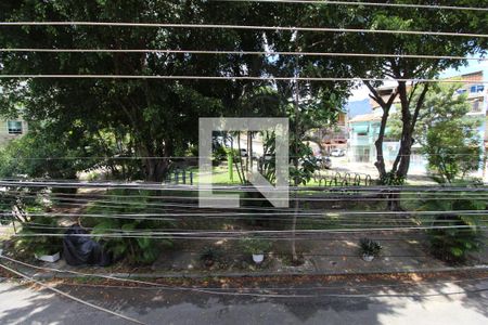 Casa à venda com 260m², 5 quartos e 2 vagasVaranda da suíte 2 e um dos quartos - Vista para praça