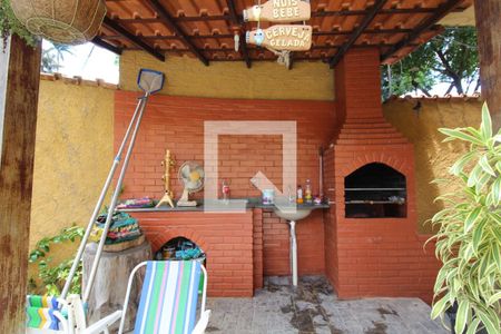 Casa à venda com 260m², 5 quartos e 2 vagasChurrasqueira