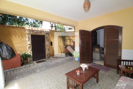 Casa à venda com 260m², 5 quartos e 2 vagasVaranda da sala