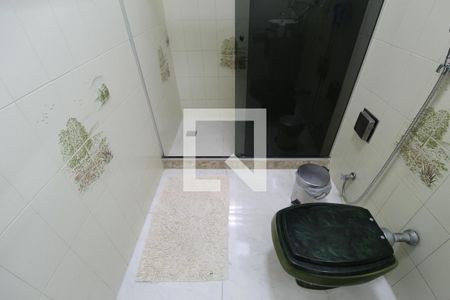 Casa à venda com 260m², 5 quartos e 2 vagasBanheiro do corredor