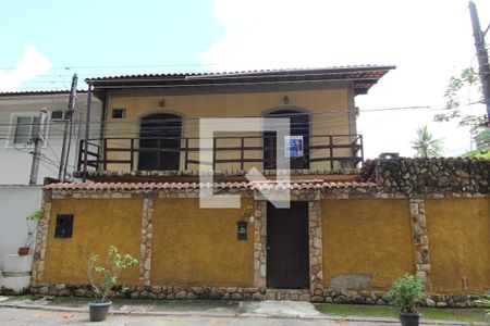 Casa à venda com 260m², 5 quartos e 2 vagasFachada