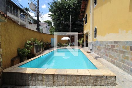 Casa à venda com 260m², 5 quartos e 2 vagasPiscina