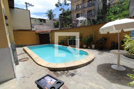 Casa à venda com 260m², 5 quartos e 2 vagasPiscina