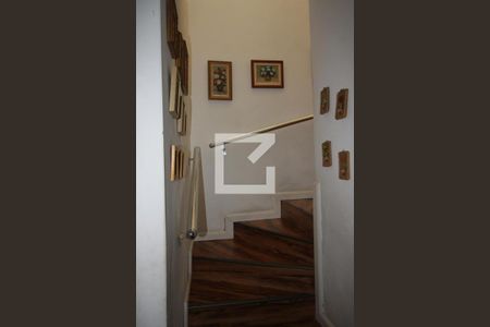 Casa à venda com 140m², 3 quartos e 2 vagasEscada