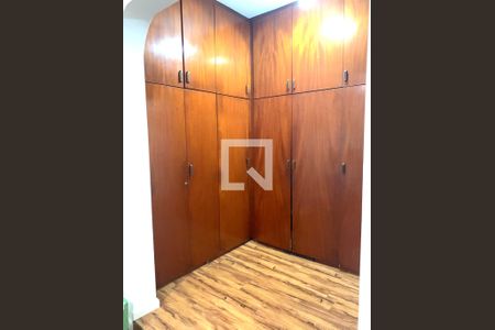 Casa à venda com 140m², 3 quartos e 2 vagas Casa à venda com 140m², 3 quartos e 2 vagasCloset
